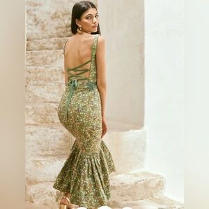 EDDY LAUREN FLUTED FULLY EMBROIDERED PEPLUM SKIRT. SIZE 2. GORGEOUS!